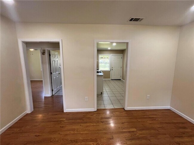 Foto del edificio - 715 Community St