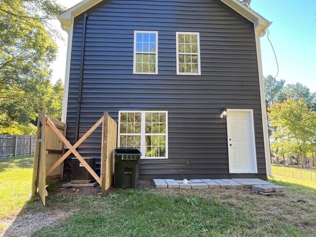 Foto del edificio - 3606 Meriwether Dr