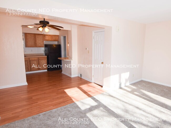 Building Photo - 821 Minota Ave