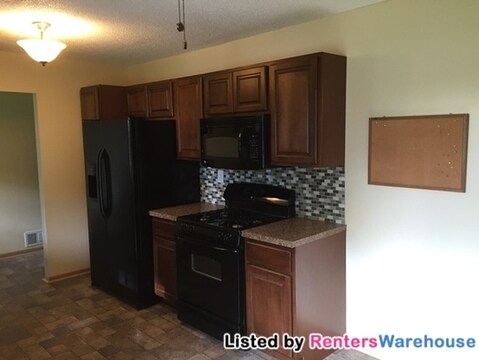 Building Photo - 1101 Cedarwood Dr