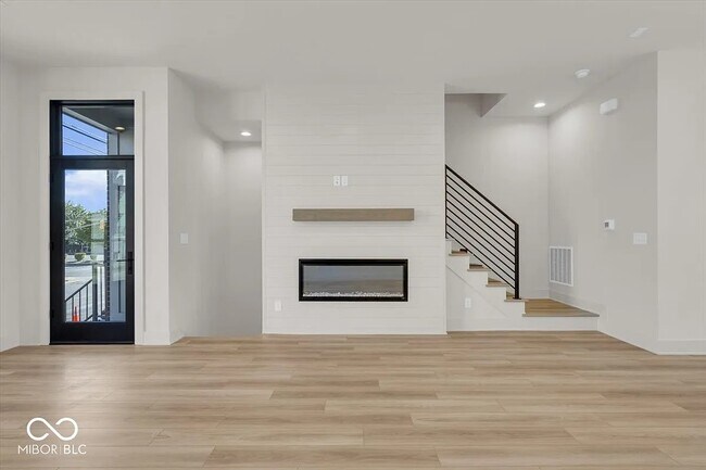Building Photo - 675 E 16th St