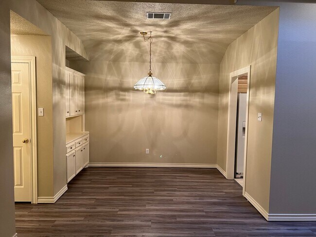 Foto del edificio - 2/2/2  Garden Home in Remington Park