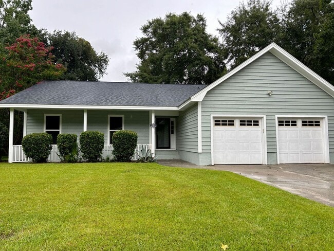 Available August 18th. REMODELED 3 BR/2 BA... - Available August 18th. REMODELED 3 BR/2 BA... House