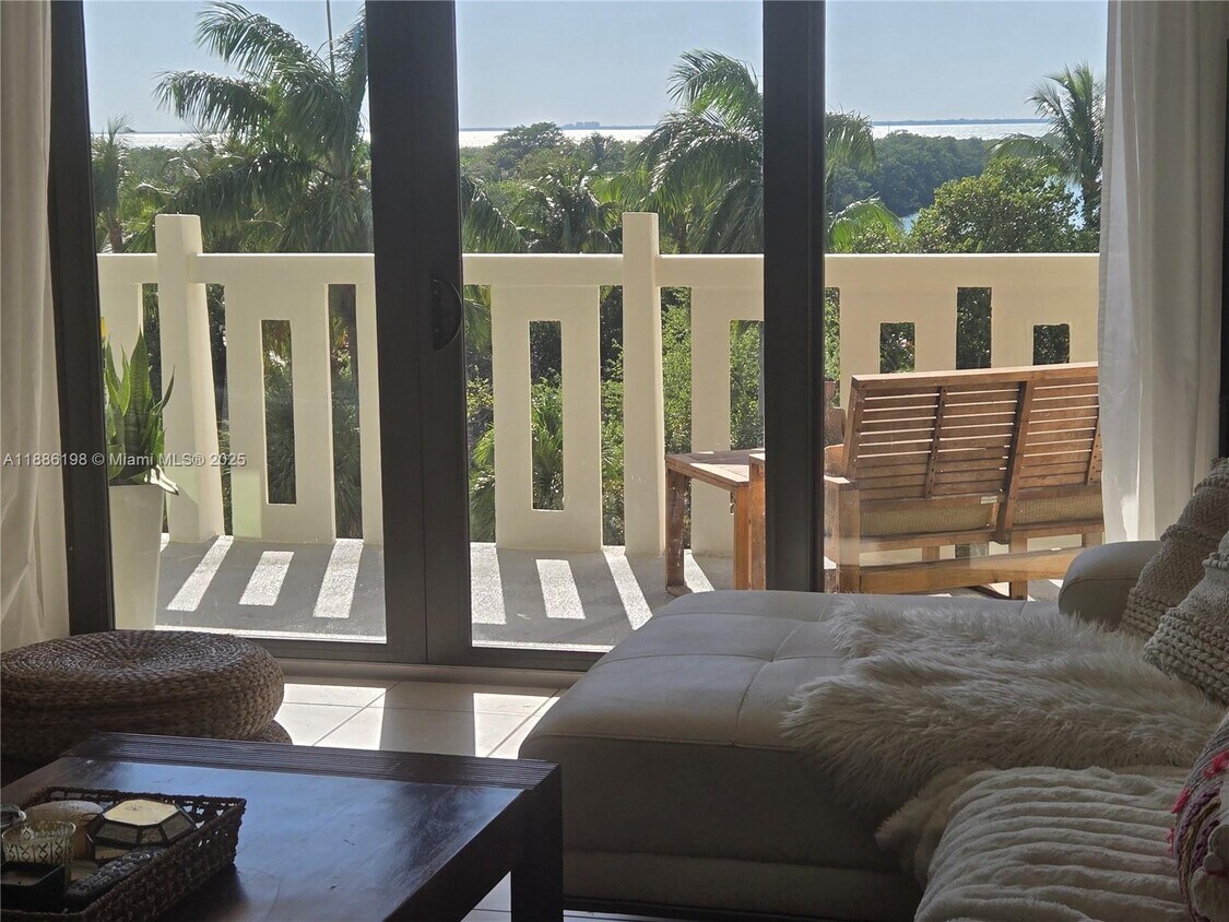 Foto principal - 1121 Crandon Blvd