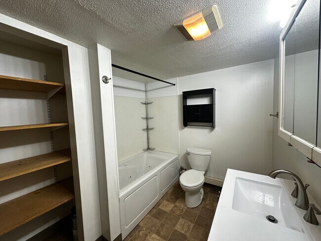 Foto del edificio - 2439 Sunflower Loop