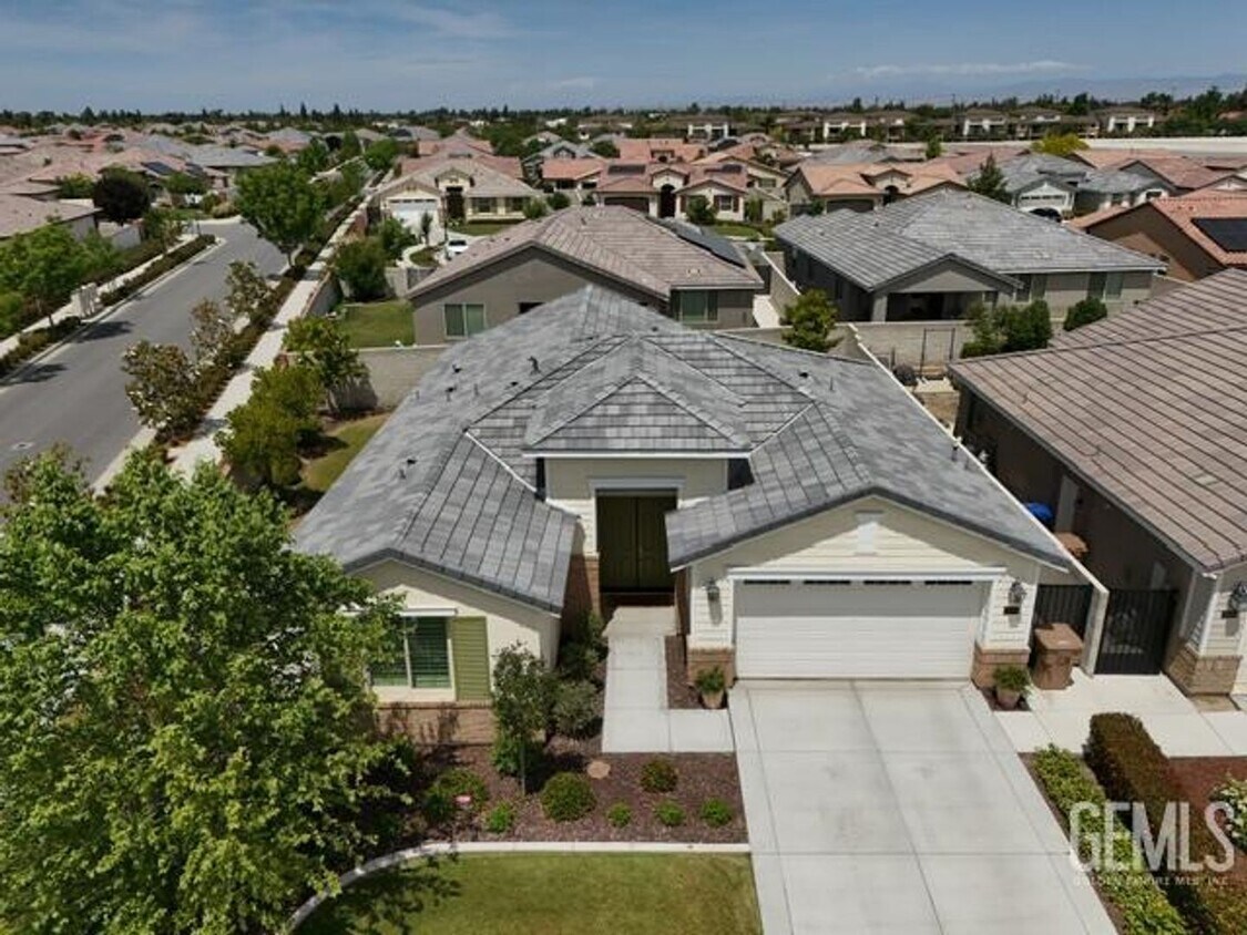 Building Photo - Beautiful 3 Bedroom / 2 Bathroom House in ...