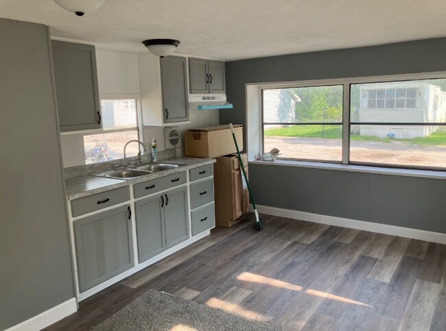 Foto del edificio - 3625 S Douglas Ave