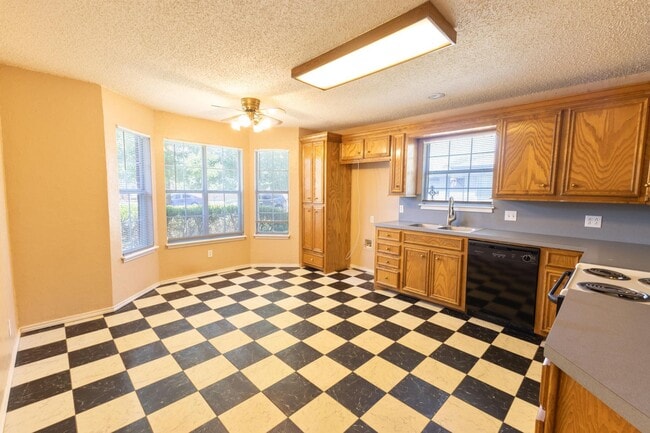 Foto del edificio - 6115 8th St