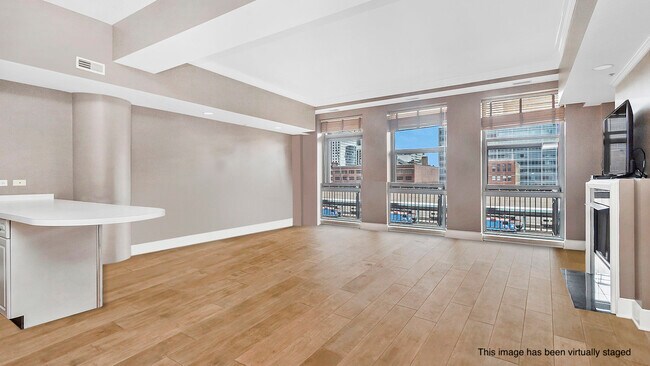 Foto del edificio - 165 N Canal St