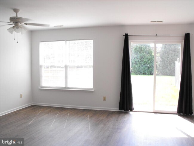 Building Photo - 24 Periwinkle Ct