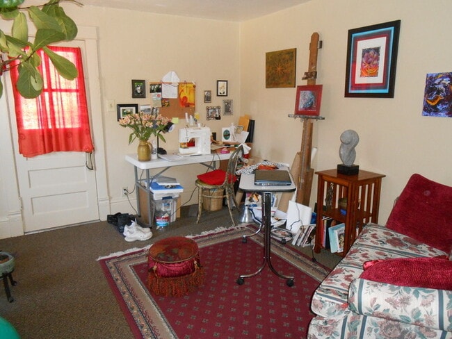 Building Photo - Best Kept Secret! Great Price On This Wond...