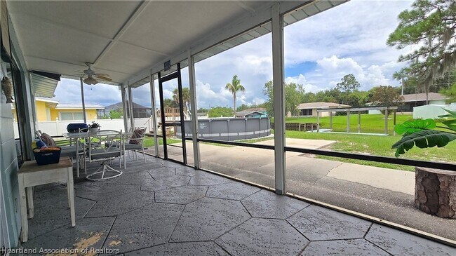 Foto del edificio - 639 Killarney Dr