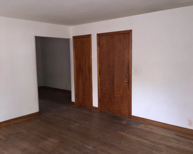 1529 12th St Unit 4, Rockford, IL 61104 Apartments in Rockford, IL