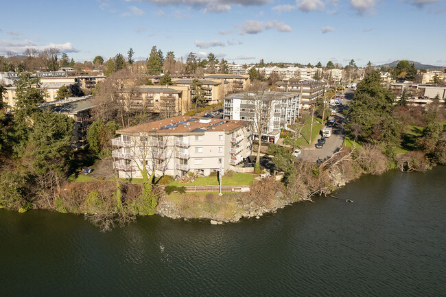 Building Photo - Gorge Shores Apartments