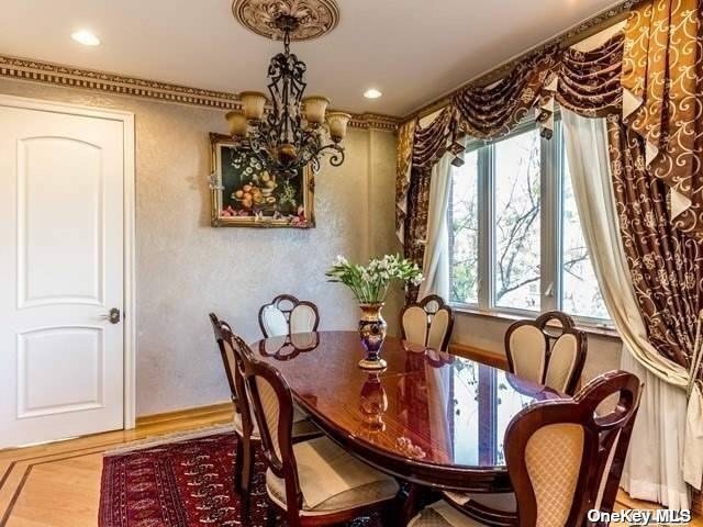 Foto del edificio - 77-16 Kew Forest Ln