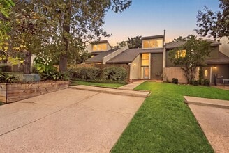 Building Photo - 12315 Glenview Dr