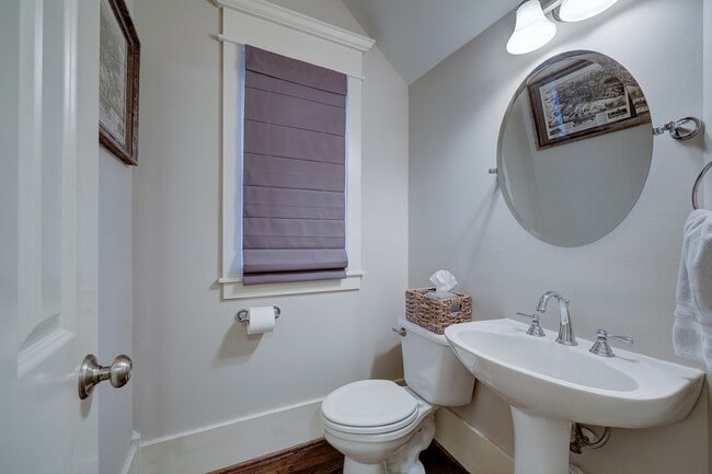 Foto del edificio - 1126 W 17th St