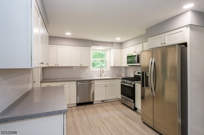 Foto del edificio - 120 Grove St