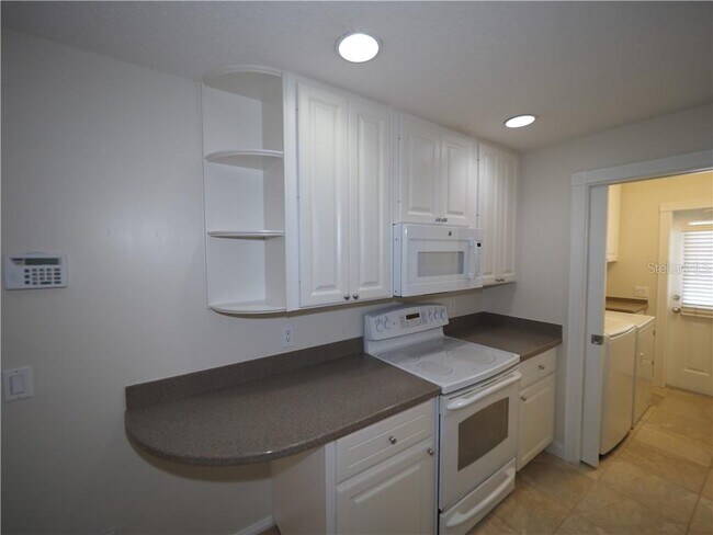 Building Photo - 6002 Madrano Dr