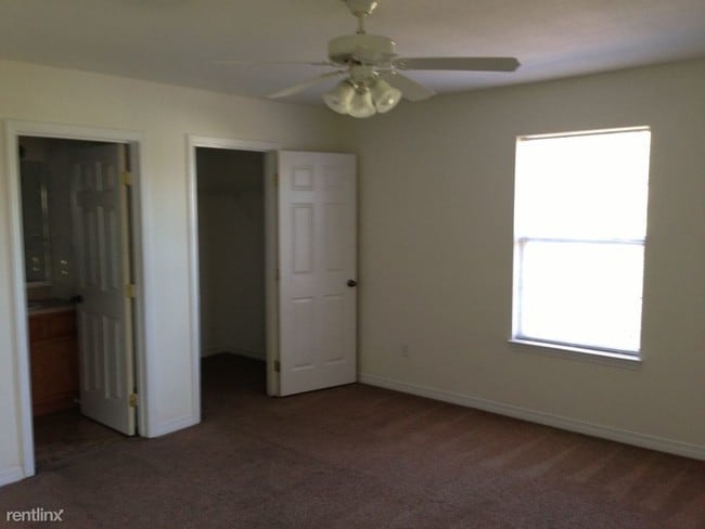 Building Photo - 15143 Deer Creek Dr