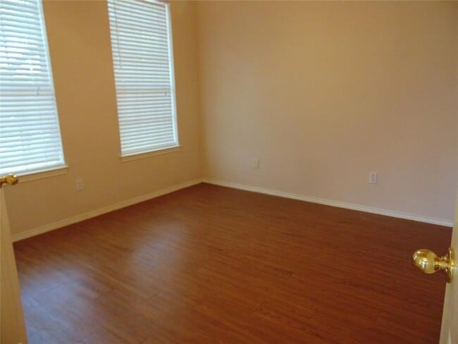 Building Photo - 4482 Mather