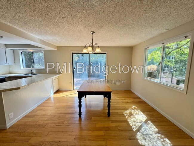 Building Photo - 702 SW 6th Ct