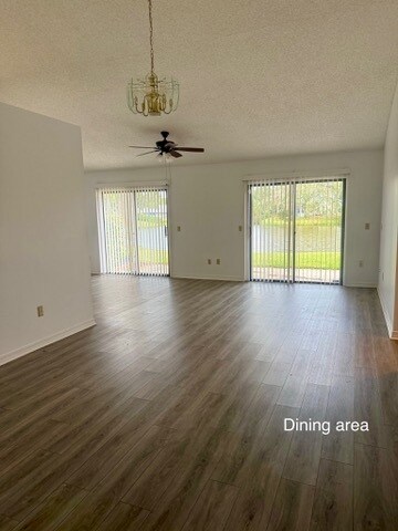 Foto del edificio - 2458 Lorraine Ct S