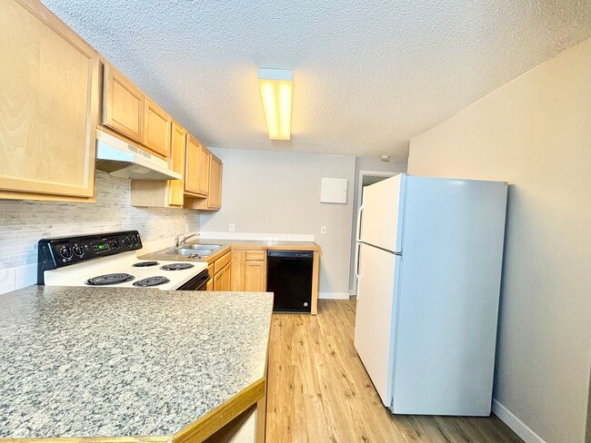 Building Photo - 1 Bed 1 Bath with Limited Time Move In Spe...