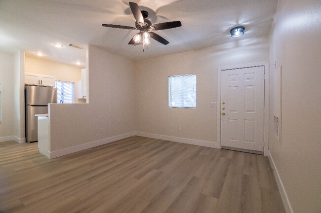 Foto del edificio - 1420 Red Crest Ln