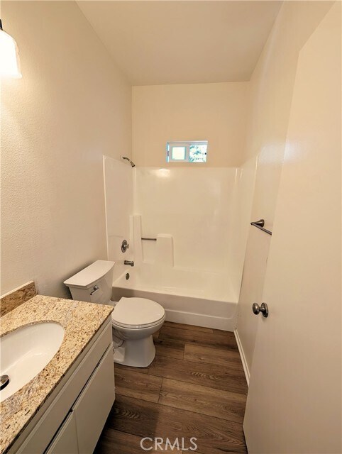 Foto del edificio - 17330 Chatsworth St