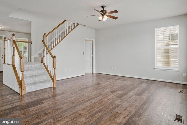 Foto del edificio - 20460 Charter Oak Dr