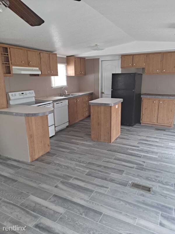 Foto del edificio - 1502 Cloverleaf Rd