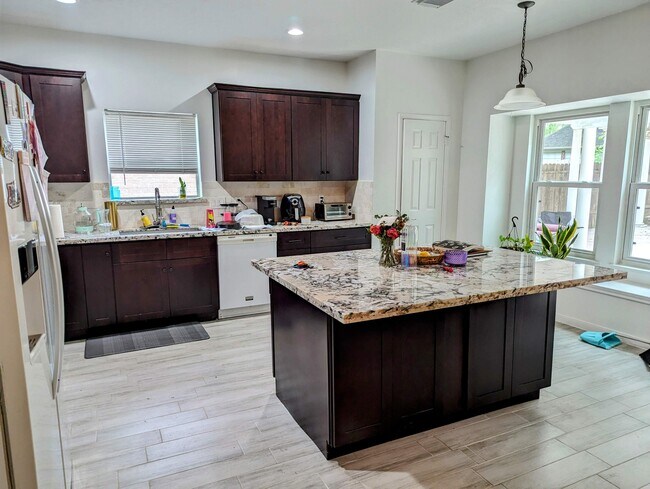 Building Photo - 6123 Arcadian Shores Dr