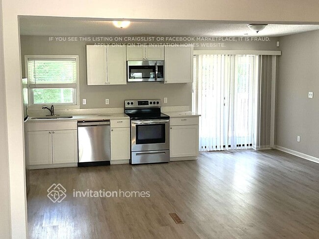 Building Photo - 1833 Rollingwood Dr SE