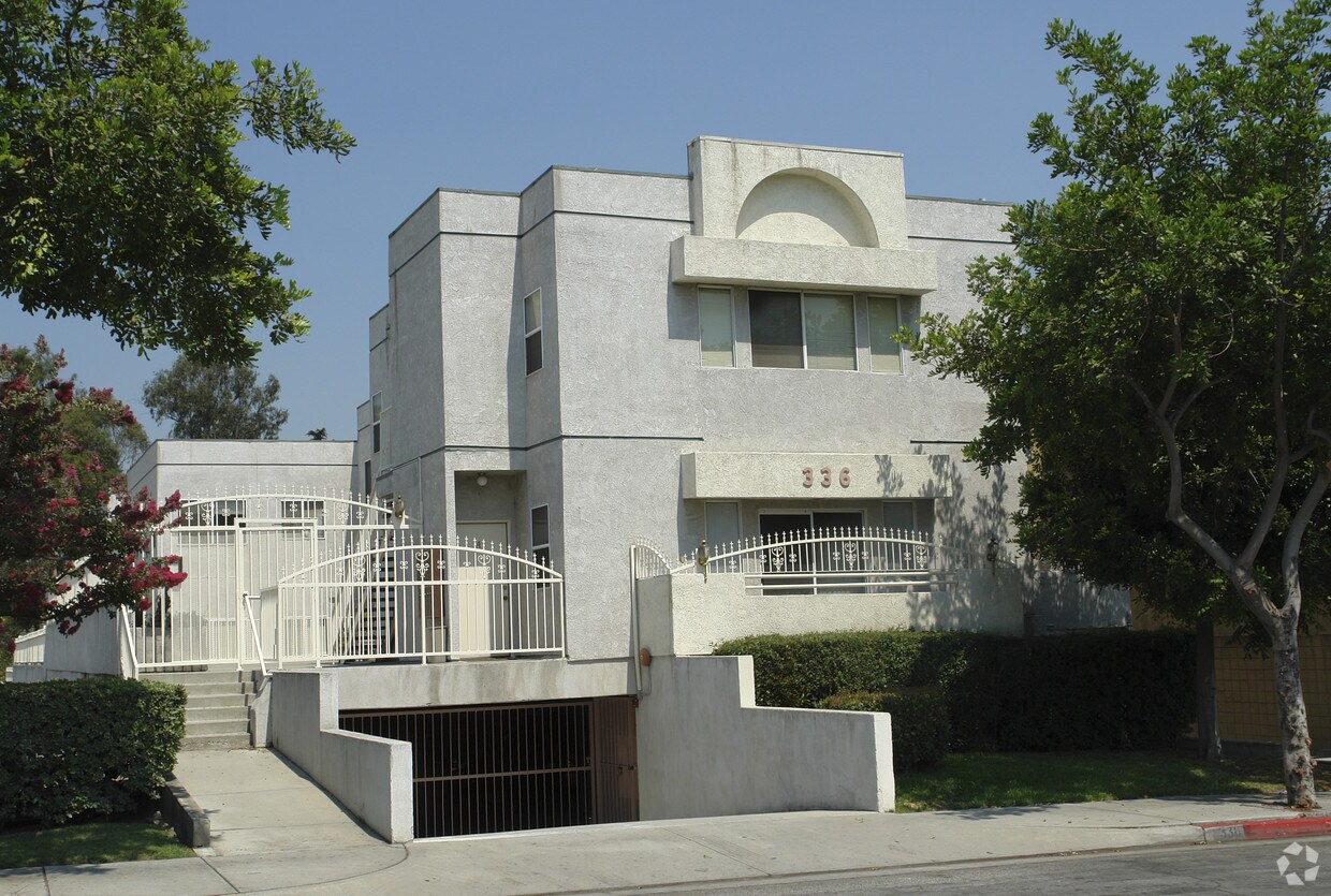 Primary Photo - Chapel Apartments