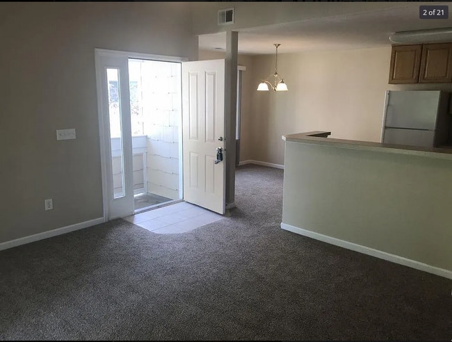 Building Photo - 4735 Hahns Peak Dr