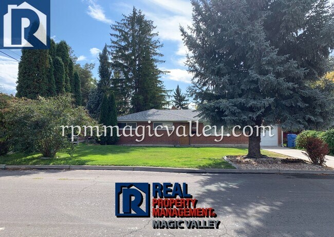 Building Photo - 3 bedrooms, 1 Bath in quiet neighborhood