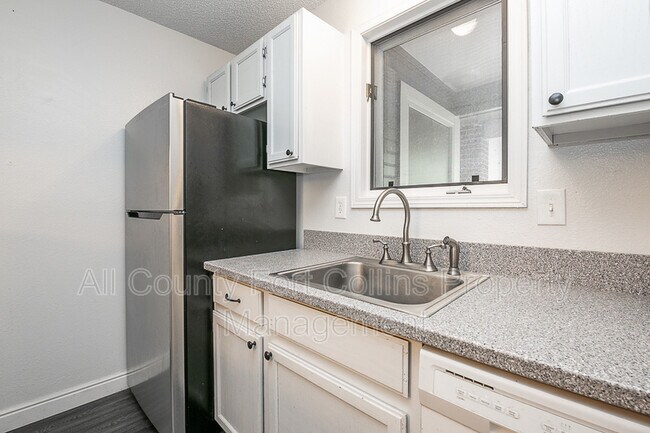Foto del edificio - 1231 W Swallow Rd
