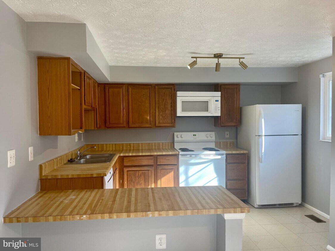 Primary Photo - 7886 Tyson Oaks Cir