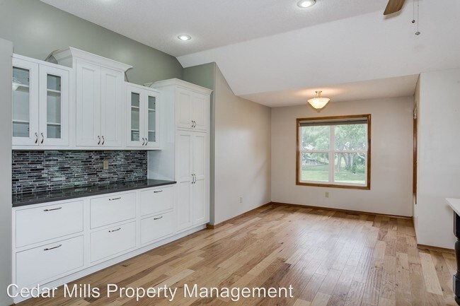 Building Photo - 5 br, 3 bath House - 1349 S. Hilltop Rd.
