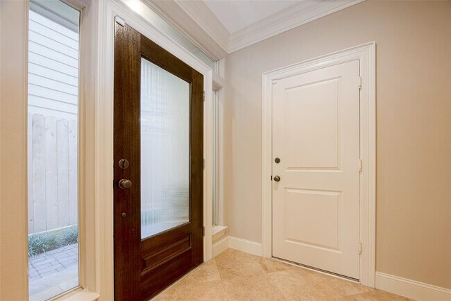 Building Photo - 232 Detering St