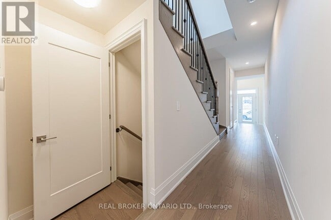 Photo du bâtiment - 30 Mace Ave