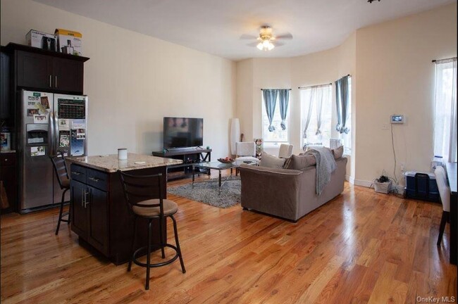 Building Photo - 2150 Crotona Ave