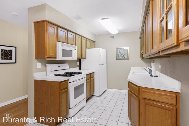 Foto del edificio - 2 br, 1 bath House - 1633 N Windsor Unit 315