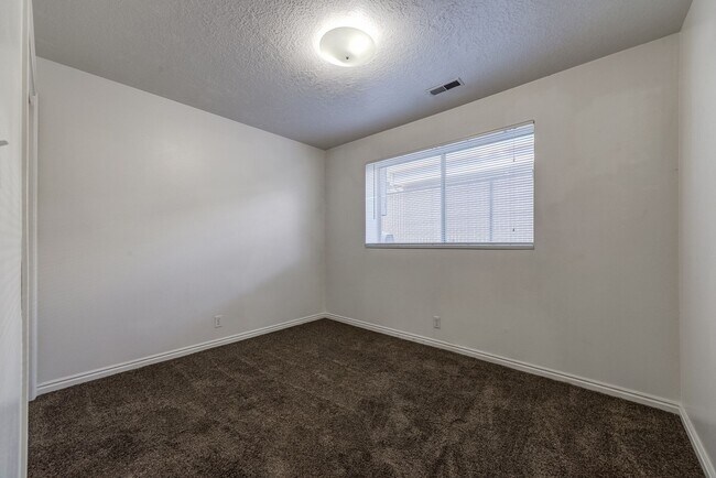 Building Photo - 49 N 400 W