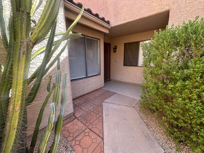 Foto del edificio - MARLBOROUGH PARK VILLAS UPDATED TOWN HOME ...