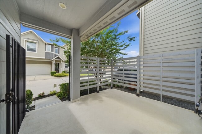 Building Photo - 10009 Granary Dr