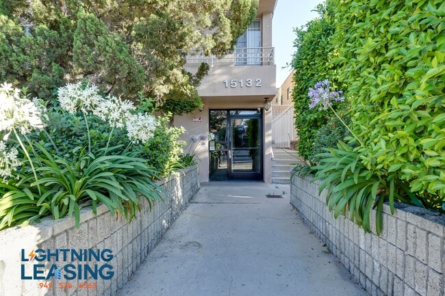 Building Photo - 15132 Magnolia Blvd