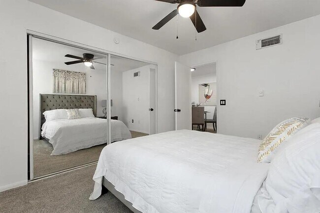 Foto del edificio - 830 W Lincoln Ave