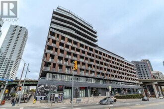 Building Photo - 169 Fort York Blvd